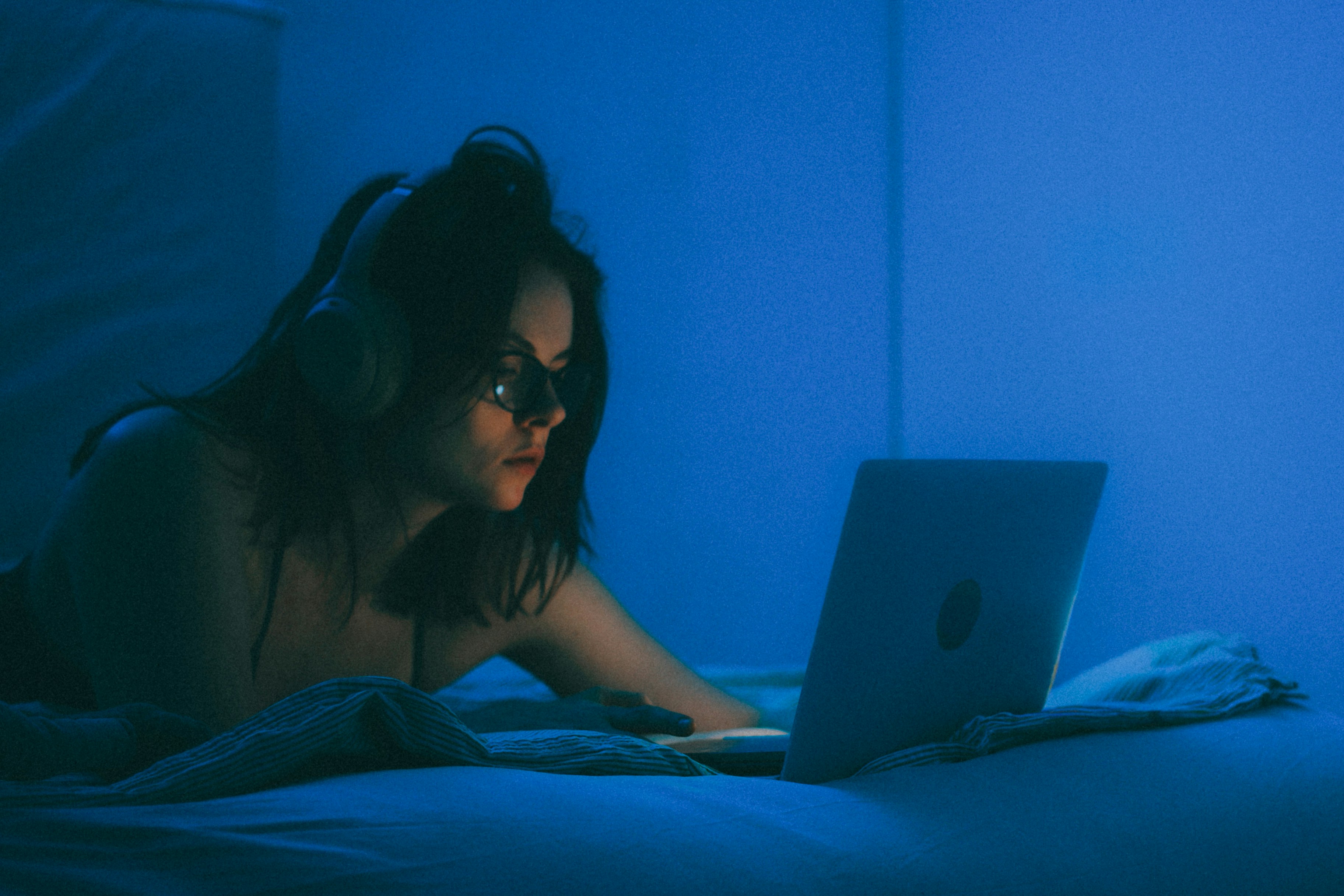 blue light exposure from laptop use at night affecting sleep habits