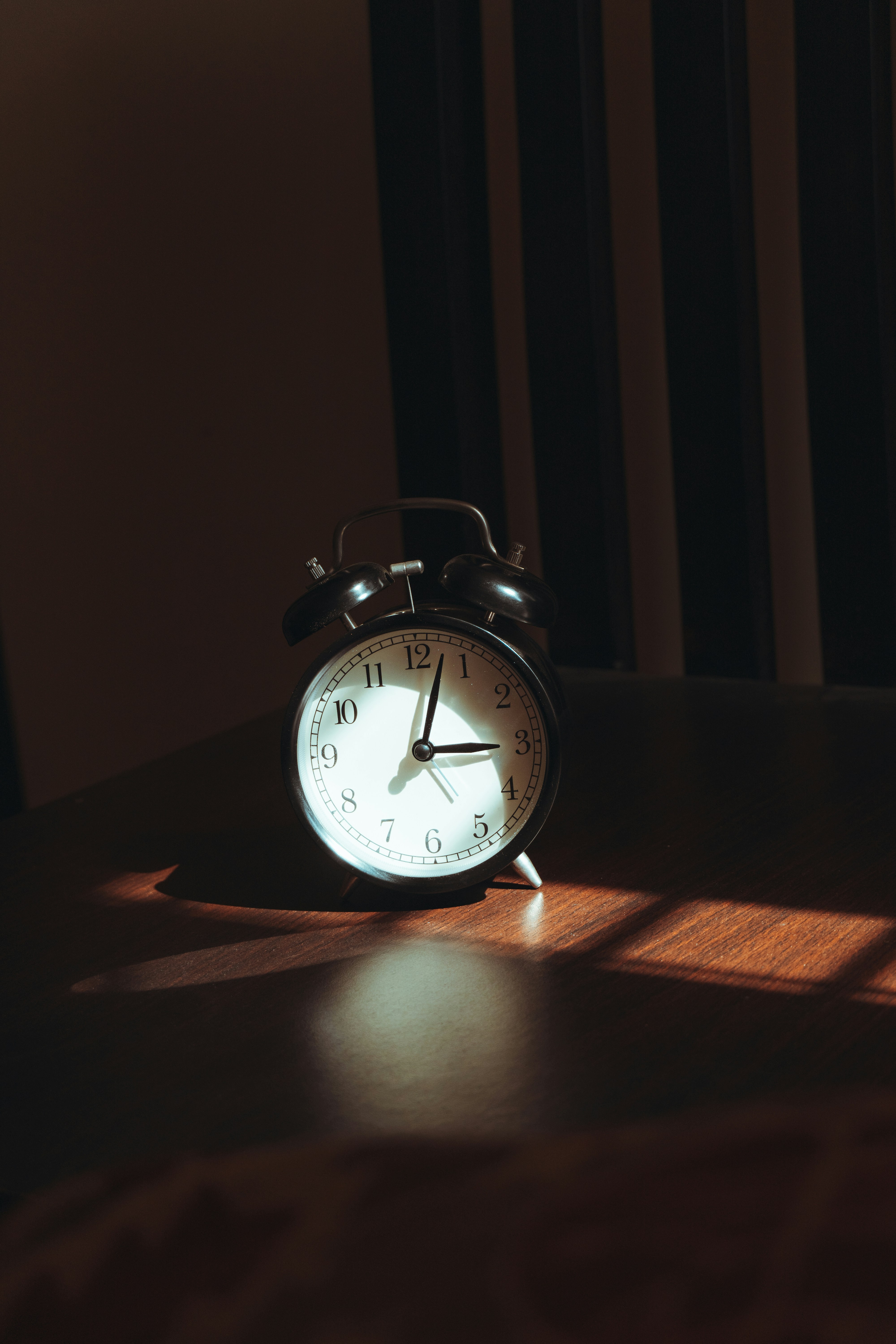 Person lying awake in bed in the middle of the night, staring at the ceiling, experiencing sleep maintenance insomnia